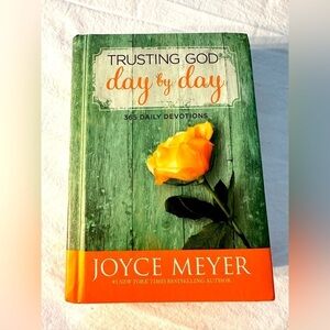 🎉Joyce Meyer Trusting God Day by Day 365 Daily Devotions